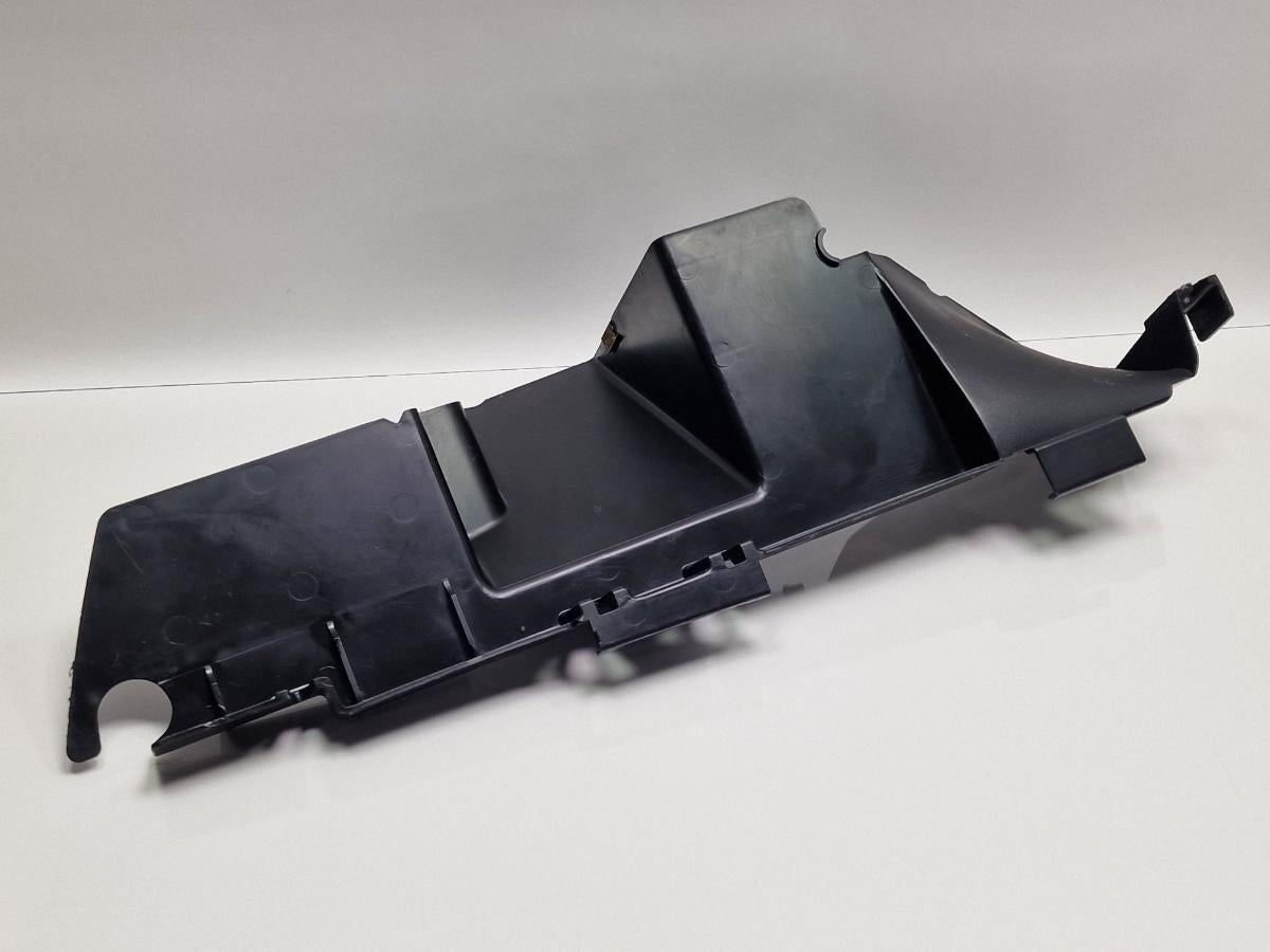 Deflector aer dreapta VOLKSWAGEN TOUAREG 7LA, 7L6, 7L7 2002 - 2013 2.5 R5 TDI BAC, BPE 7L6121334D