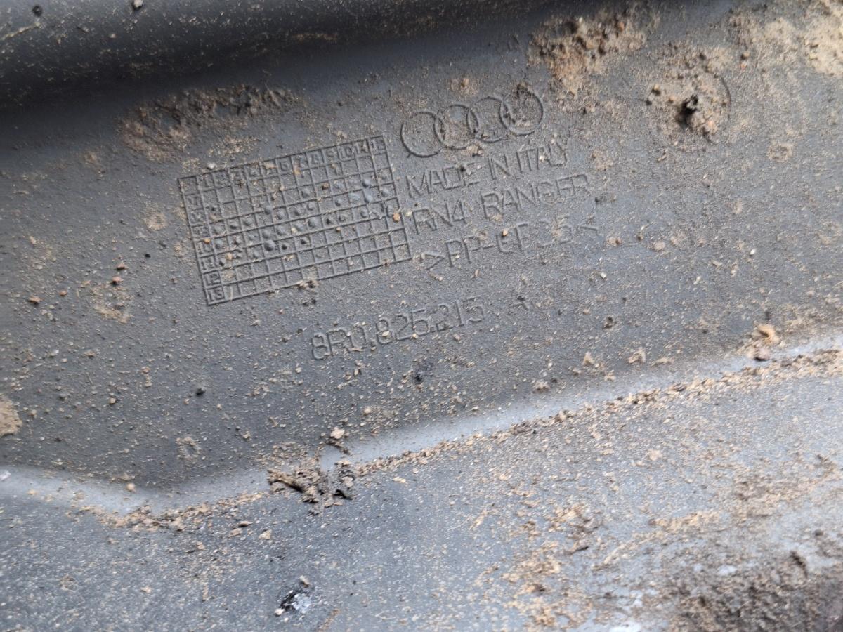 Scut lateral stanga CRAPAT AUDI Q5 8RB 2008 -> 2.0 TDI quattro CAHA, CGLB, CMGA 8R0825215A