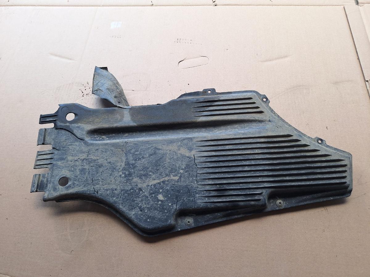 Scut lateral stanga CRAPAT AUDI Q5 8RB 2008 -> 2.0 TDI quattro CAHA, CGLB, CMGA 8R0825215A