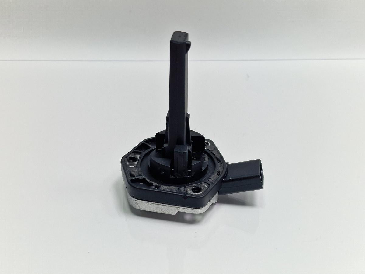 Senzor nivel ulei VOLKSWAGEN TOUAREG 7LA, 7L6, 7L7 2002 - 2013 2.5 R5 TDI BAC, BPE Vika 06E907660