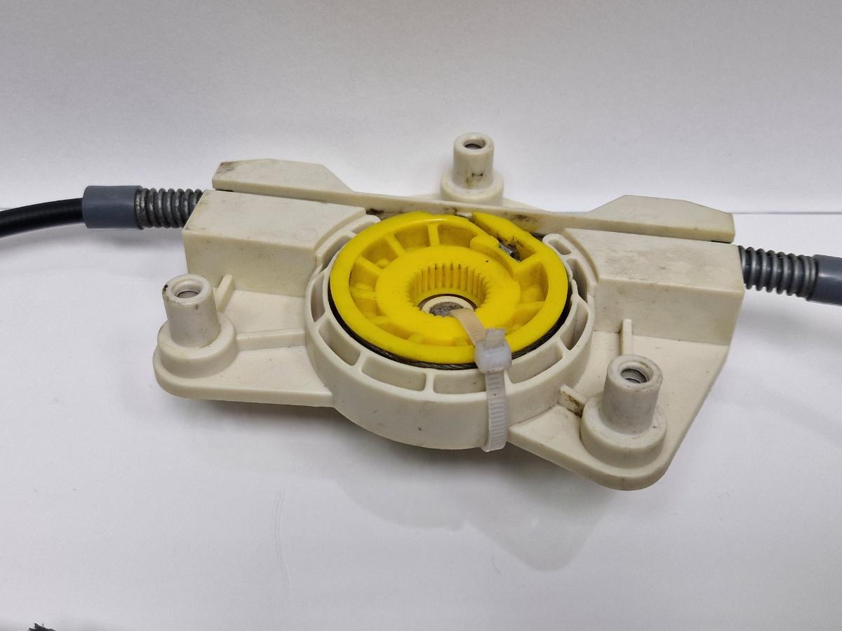 Macara geam stanga fata VOLKSWAGEN TOUAREG 7LA, 7L6, 7L7 2002 - 2013 2.5 R5 TDI BAC, BPE 7L0837461F