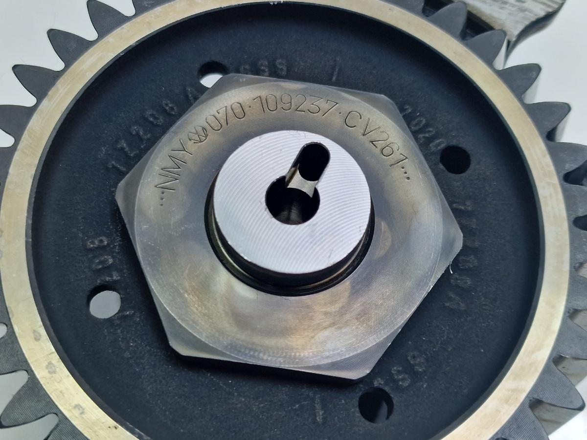 Pinion distributie VOLKSWAGEN TOUAREG 7LA, 7L6, 7L7 2002 - 2013 2.5 R5 TDI BAC, BPE 070109237C