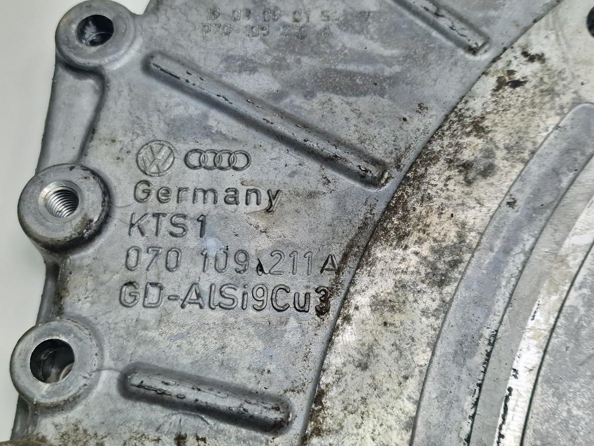 Capac distributie VOLKSWAGEN TOUAREG 7LA, 7L6, 7L7 2002 - 2013 2.5 R5 TDI BAC, BPE 070109211A