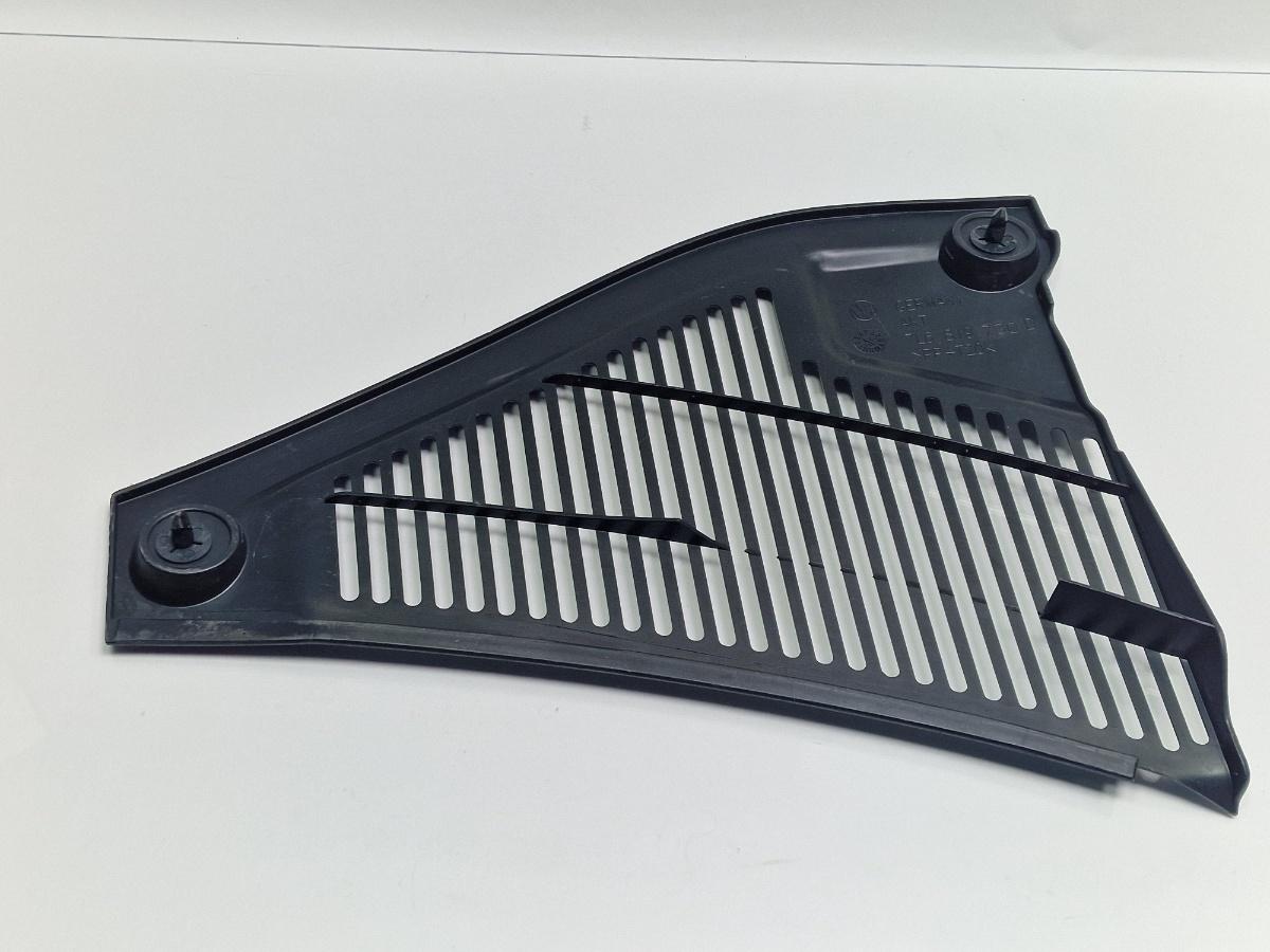 Ornament grila stergatoare VOLKSWAGEN TOUAREG 7LA, 7L6, 7L7 2002 - 2013 2.5 R5 TDI BAC, BPE 7L6819730D
