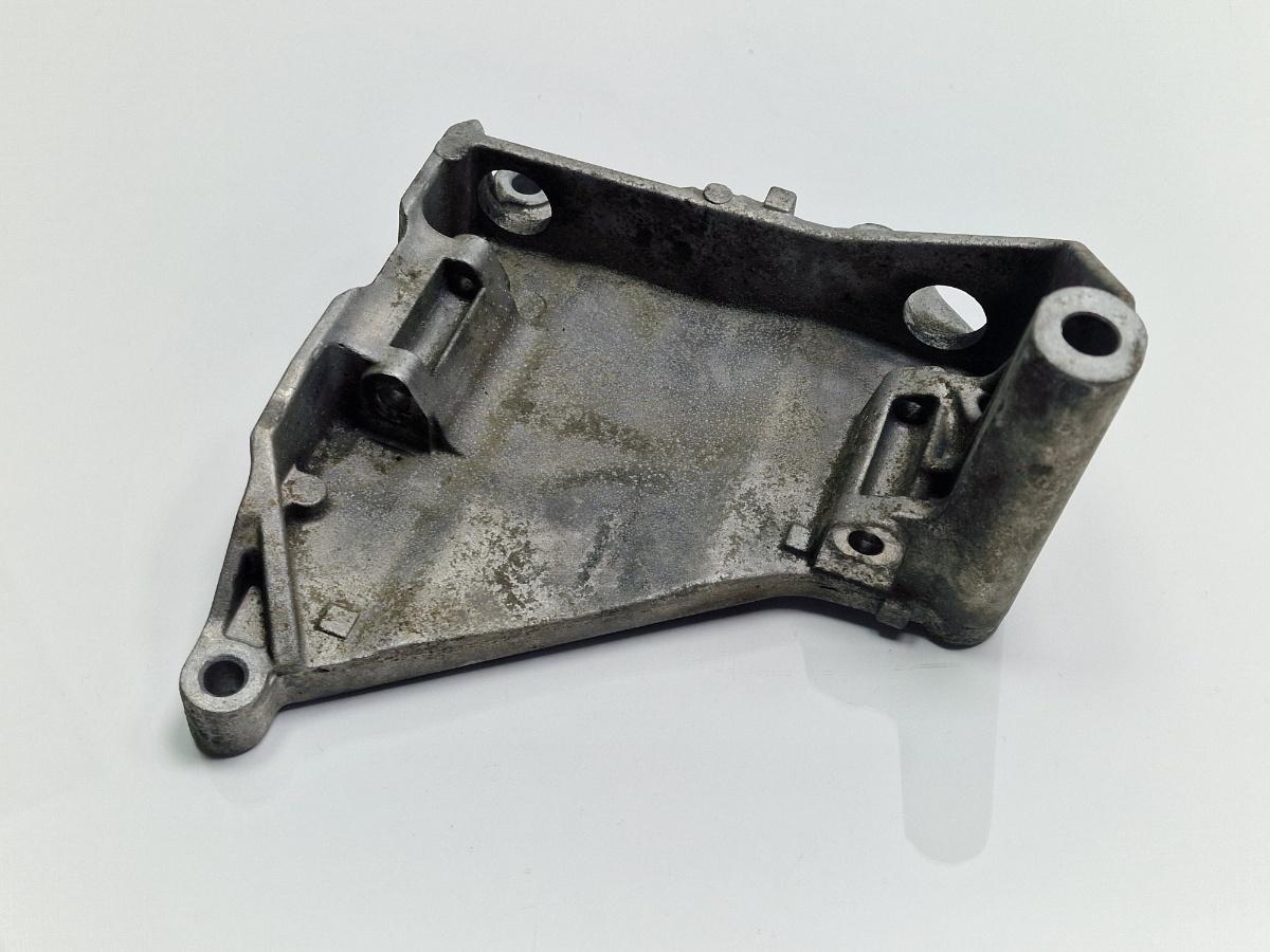Suport alternator VOLKSWAGEN TOUAREG 7LA, 7L6, 7L7 2002 - 2013 2.5 R5 TDI BAC, BPE 070903143C