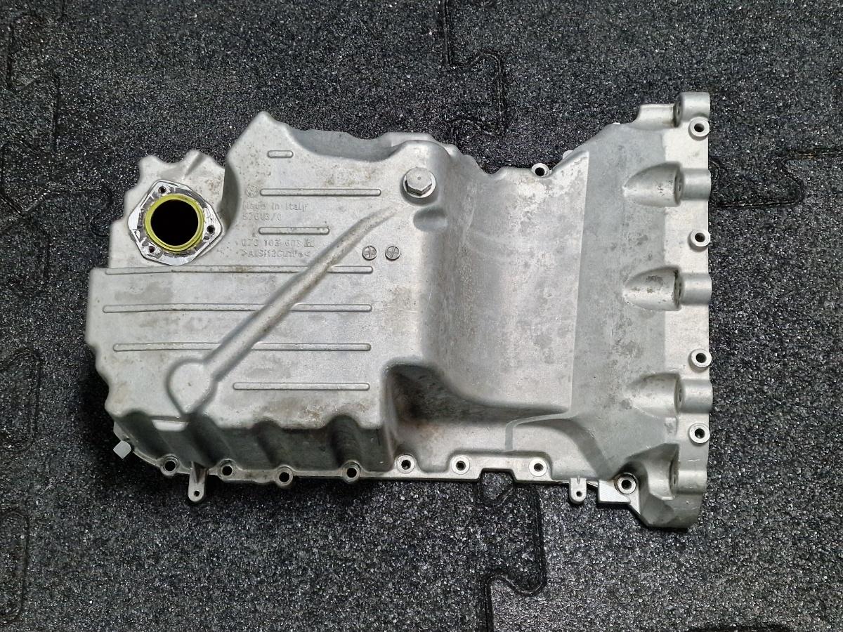Baie ulei VOLKSWAGEN TOUAREG 7LA, 7L6, 7L7 2002 - 2013 2.5 R5 TDI BAC, BPE 070103603H