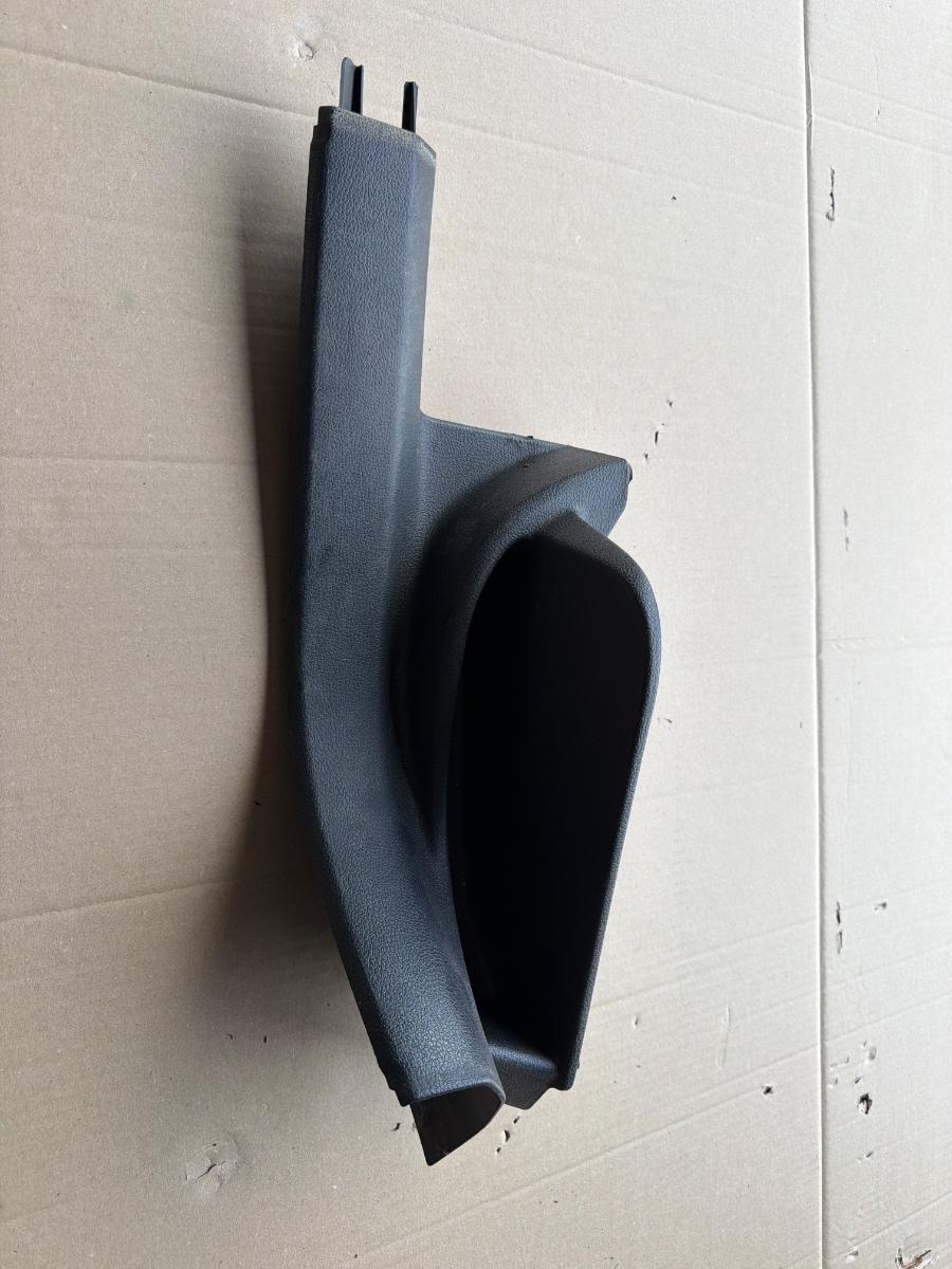 Ornament inferior lateral bancheta spate stanga VOLKSWAGEN TIGUAN 5N_ 2007 -> 2.0 TDI CBAB, CFFB 5N0868269