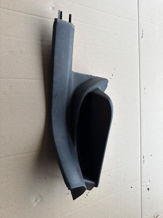 Ornament inferior lateral bancheta spate stanga VOLKSWAGEN TIGUAN 5N_ 2007 -> 2.0 TDI CBAB, CFFB 5N0868269