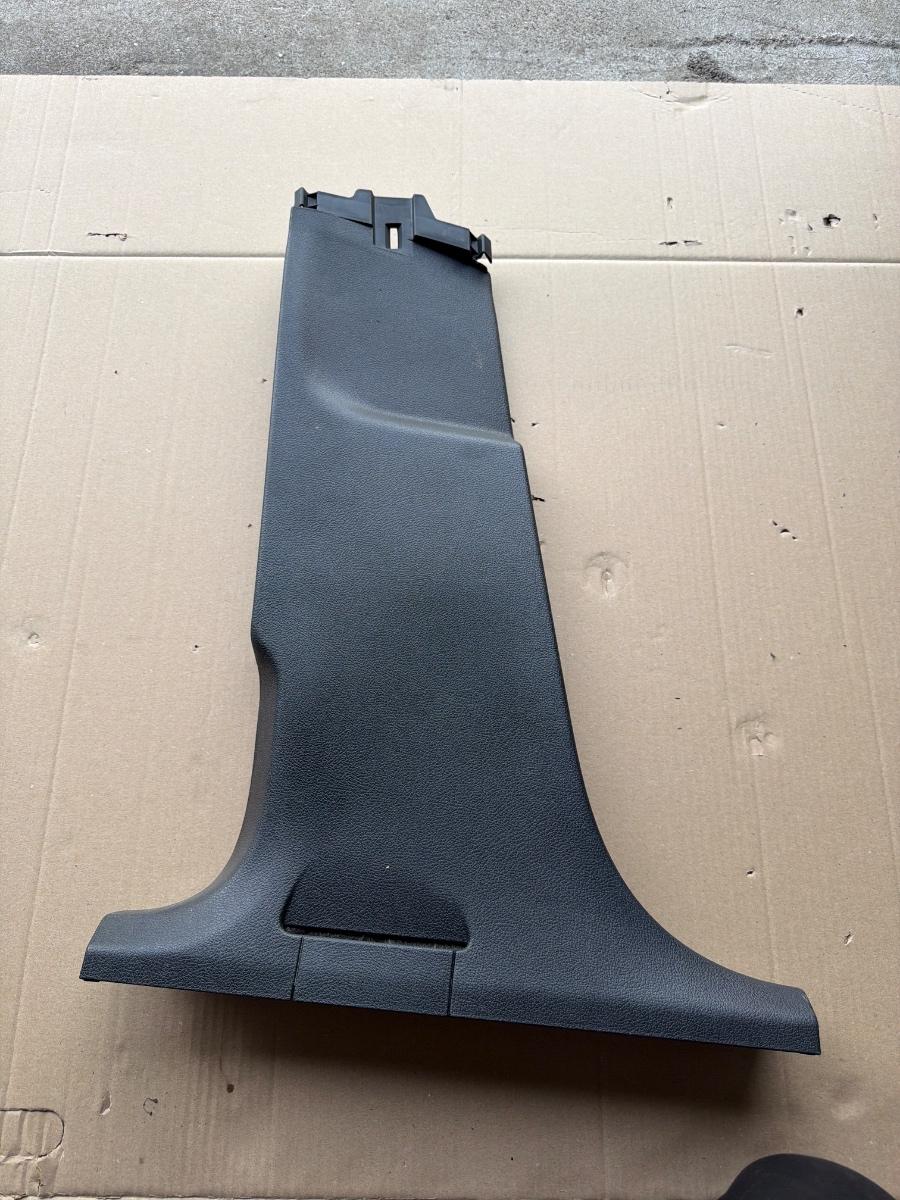 Ornament stalp (B) (inferior) stanga VOLKSWAGEN TIGUAN 5N_ 2007 -> 2.0 TDI CBAB, CFFB 5N0867291B