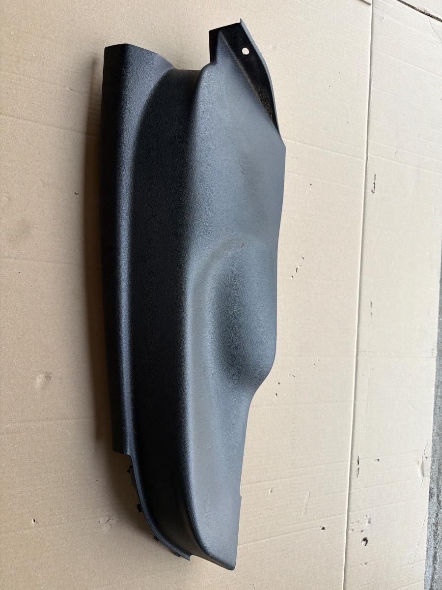 Ornament inferior lateral bancheta spate stanga VOLKSWAGEN TIGUAN 5N_ 2007 -> 2.0 TDI CBAB, CFFB 5N0867765