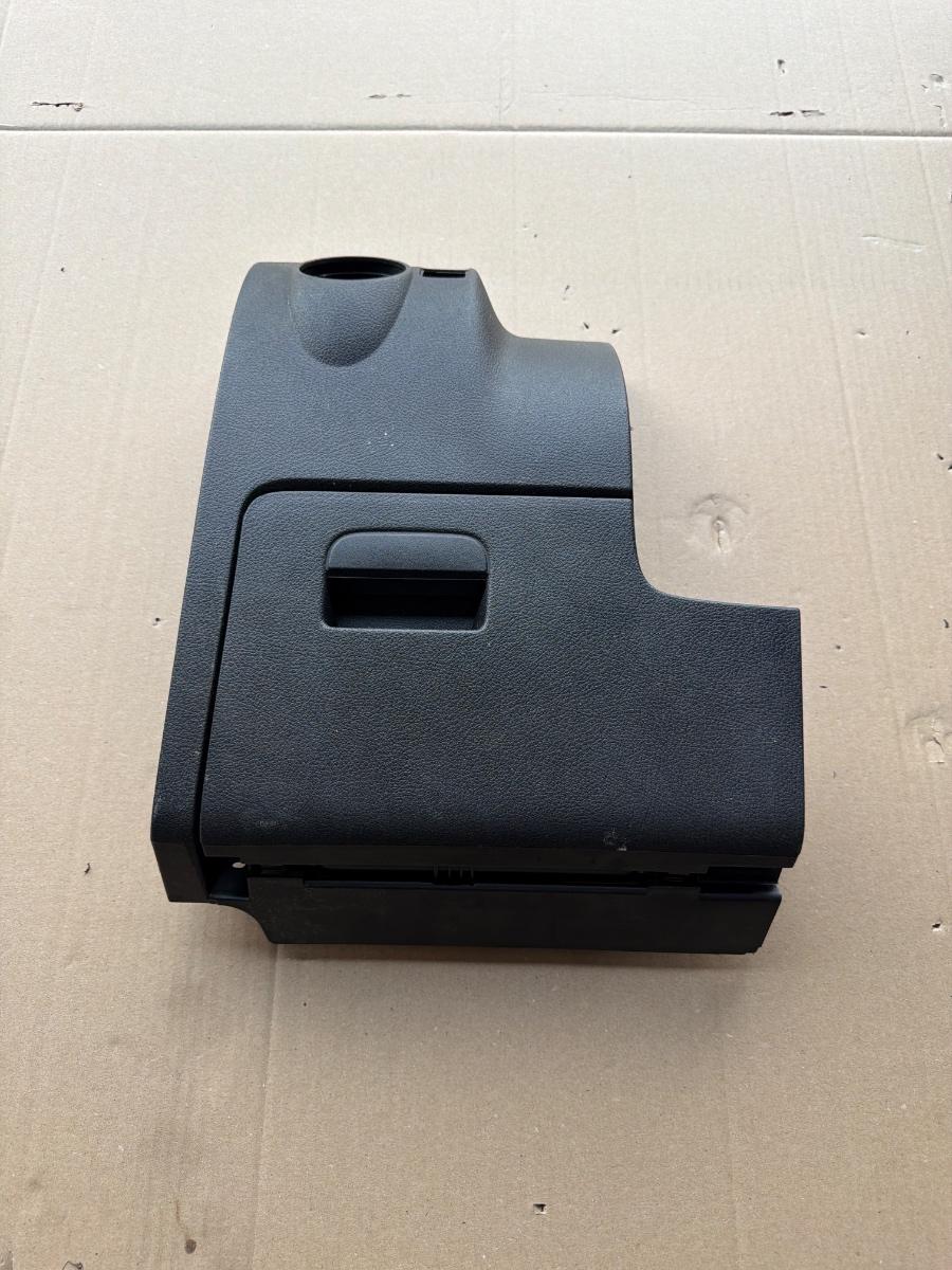 Compartiment/spatiu de depozitare panou de bord VOLKSWAGEN TIGUAN 5N_ 2007 -> 2.0 TDI CBAB, CFFB 5M1858210B