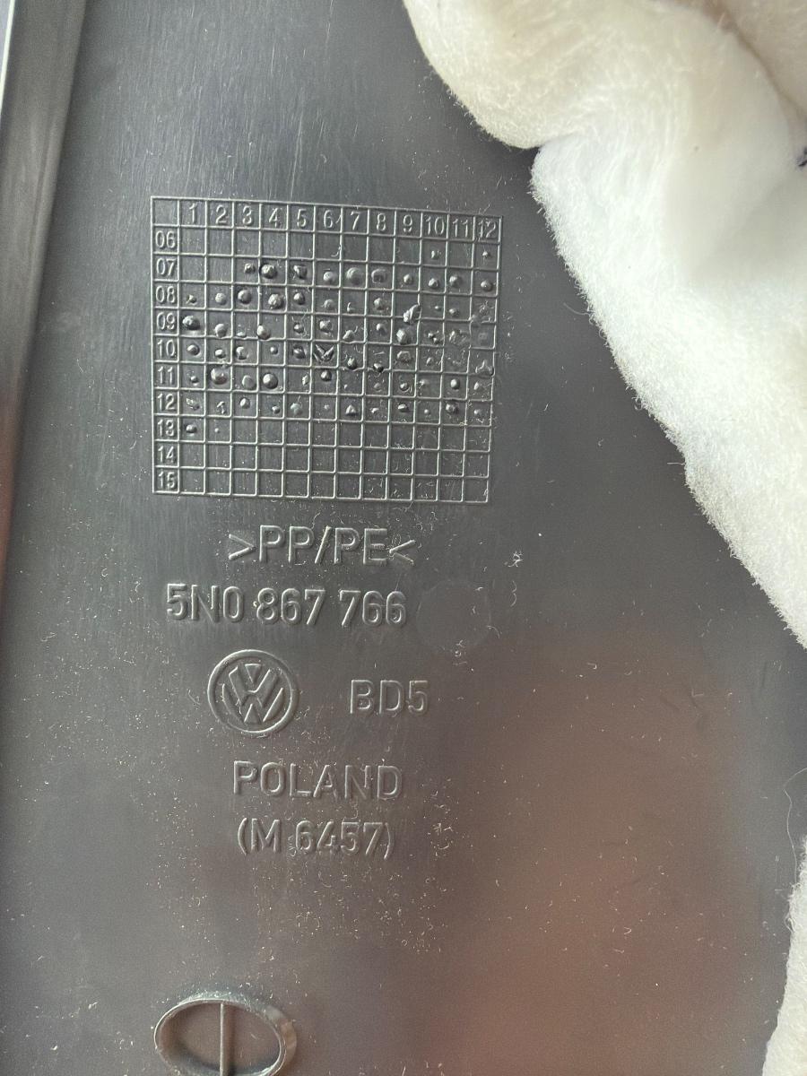 Ornament inferior lateral bancheta spate dreapta VOLKSWAGEN TIGUAN 5N_ 2007 -> 2.0 TDI CBAB, CFFB 5N0867766