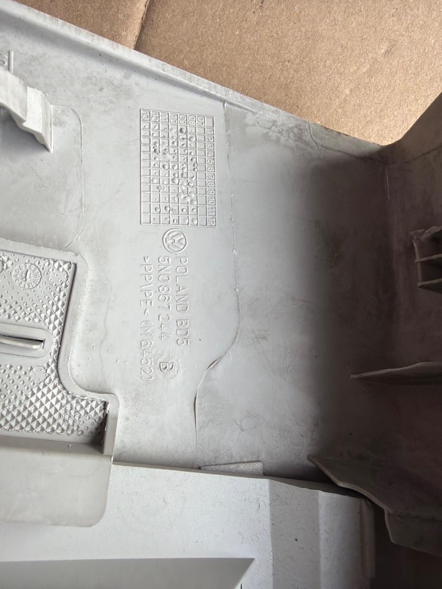 Ornament stalp (B) (superior) dreapta VOLKSWAGEN TIGUAN 5N_ 2007 -> 2.0 TDI CBAB, CFFB 5N0867244B