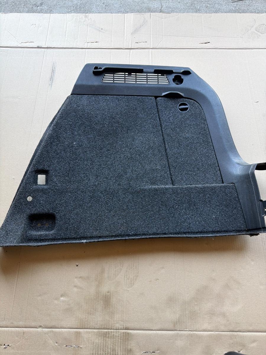 Panou capitonaj lateral portbagaj dreapta VOLKSWAGEN TIGUAN 5N_ 2007 - 2015 5N0867428R