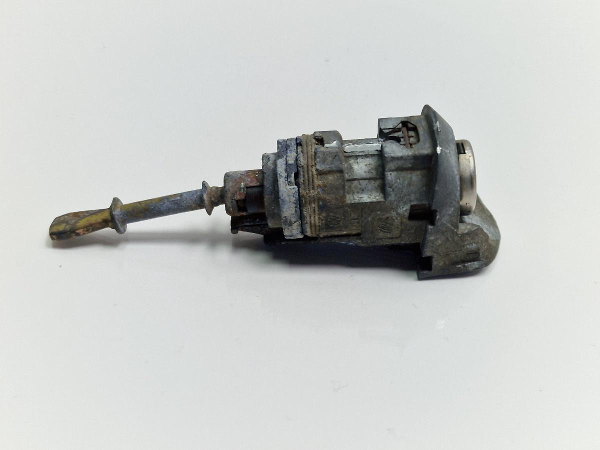 Butuc usa stanga fata VOLKSWAGEN TOUAREG 7LA, 7L6, 7L7 2002 - 2013 2.5 R5 TDI BAC, BPE 7L6837167