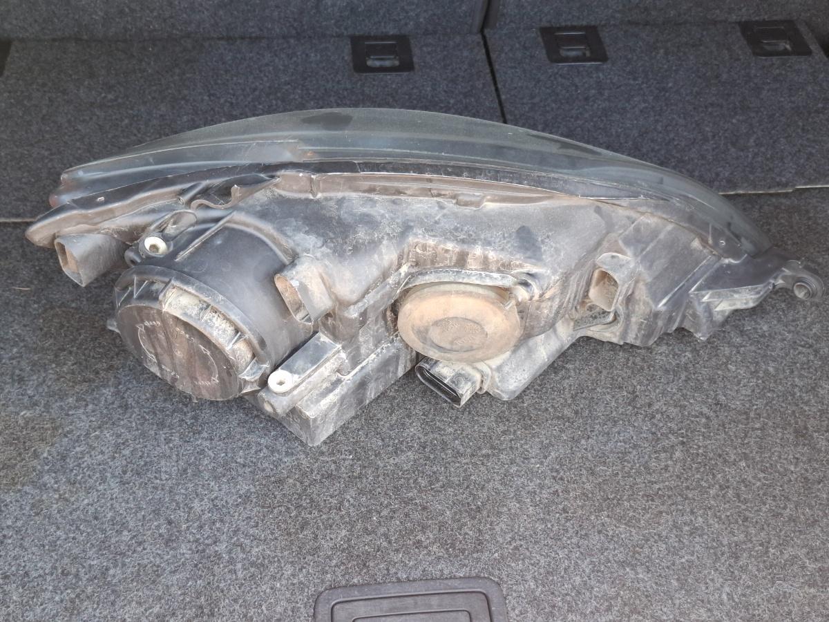 Far stanga cu halogen AVARIAT VOLKSWAGEN GOLF PLUS 5M1, 521 2004 - 2009