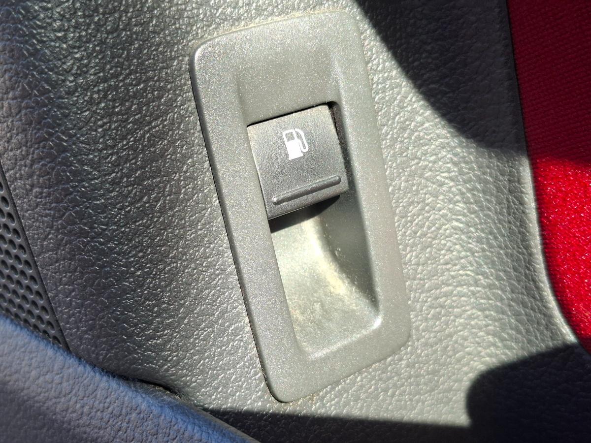 Buton deschidere ușiță rezervor VOLKSWAGEN GOLF PLUS 5M1, 521 2006 1.9 TDI BXE 77KW|105HP 2006