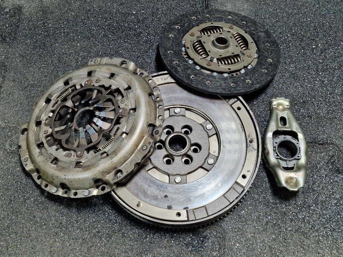Kit ambreiaj AUDI A4 III 8EC, B7 2004 - 2008 2.0 2.0 TDI BPW 03G105266AT