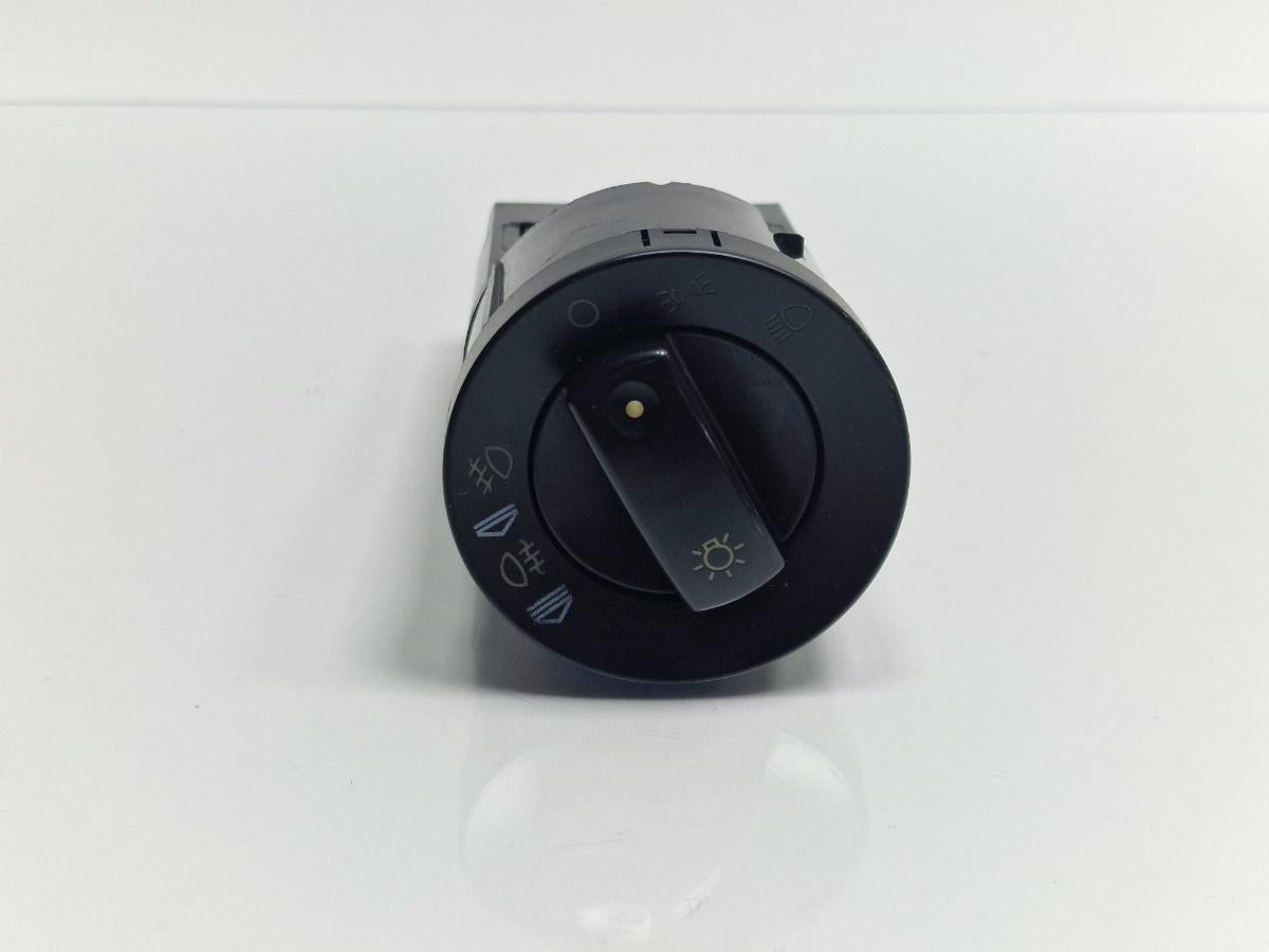Bloc lumini AUDI A4 III 8EC, B7 2004 - 2008 2.0 TDI BPW 8E0941531C