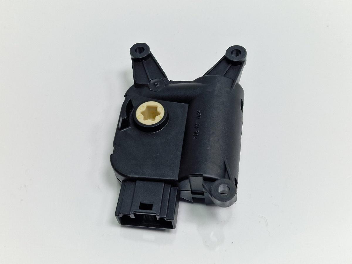 Motoras aeroterma AUDI A4 III 8EC, B7 2004 - 2008 2.0 TDI BPW BOSCH 0 132 801 301 8E1820511