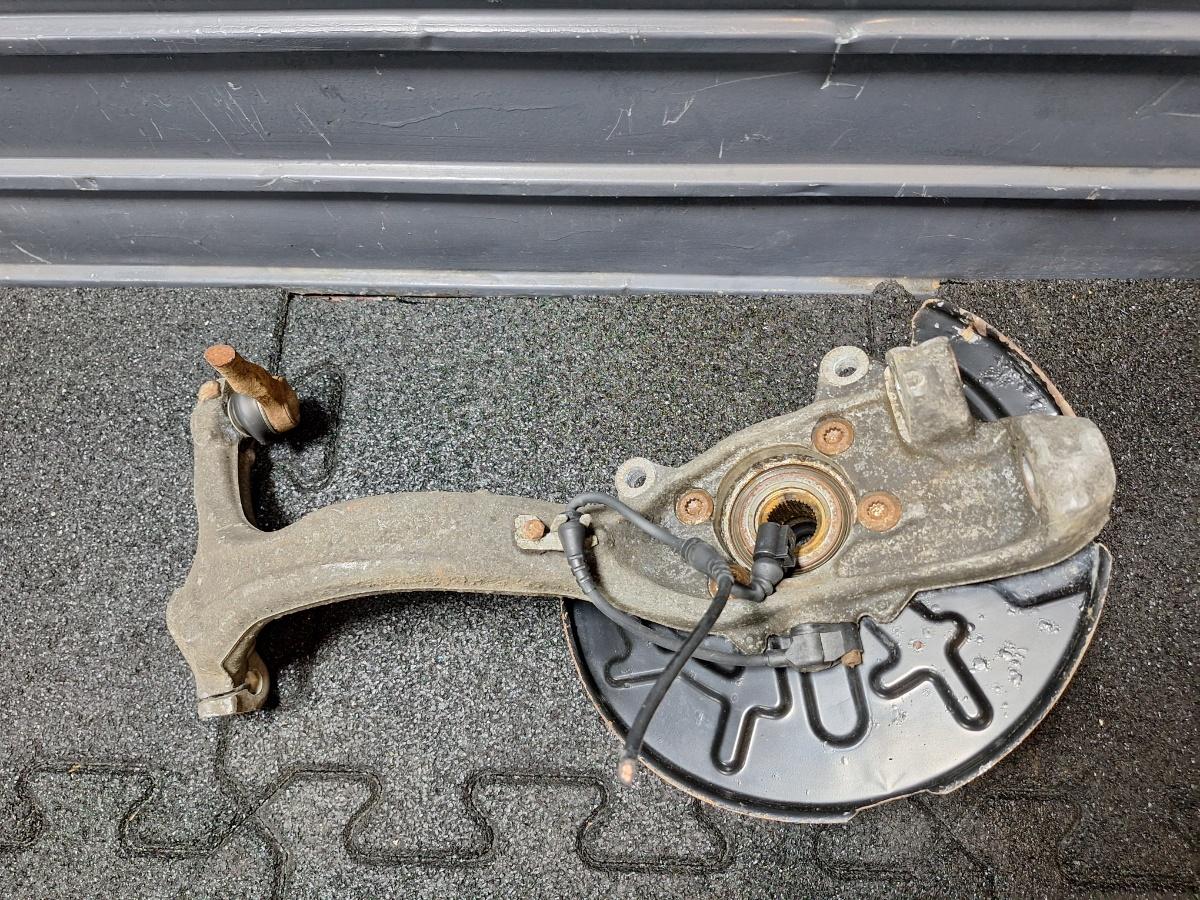 Fuzeta dreapta fata AUDI A4 III 8EC, B7 2004 - 2008 2.0 TDI BPW 8E0407254E