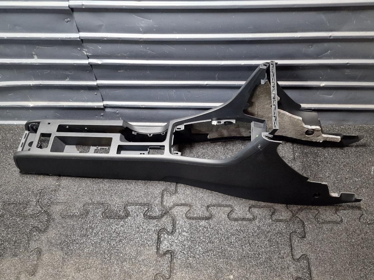Consola centrala AUDI A4 III 8EC, B7 2004 - 2008 2.0 TDI BPW 2DIN 8E0863241F
