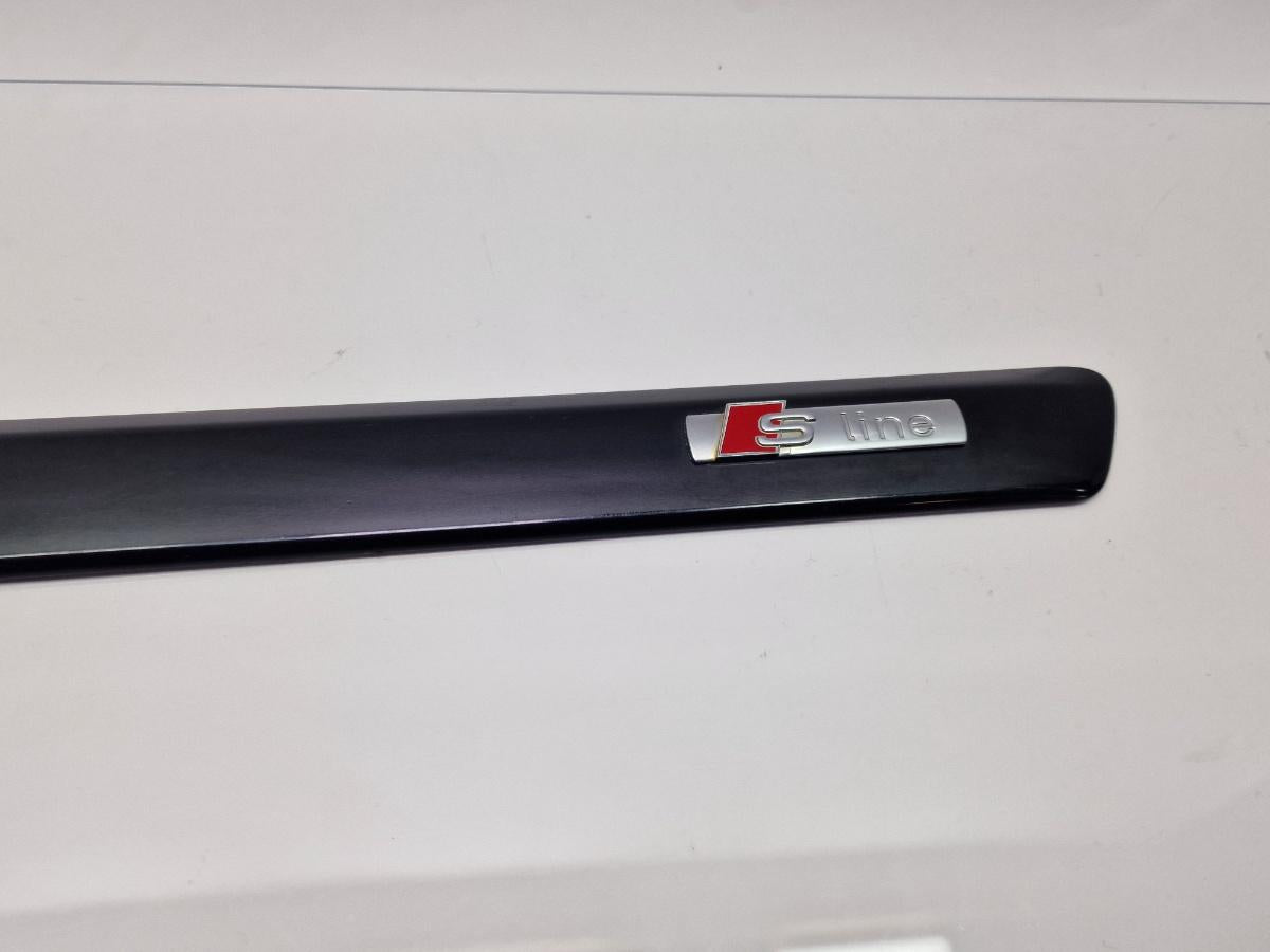 Bandou inferior usa stanga spate AUDI A4 III 8EC, B7 2004 - 2008 negru LZ9Y 8E0853963