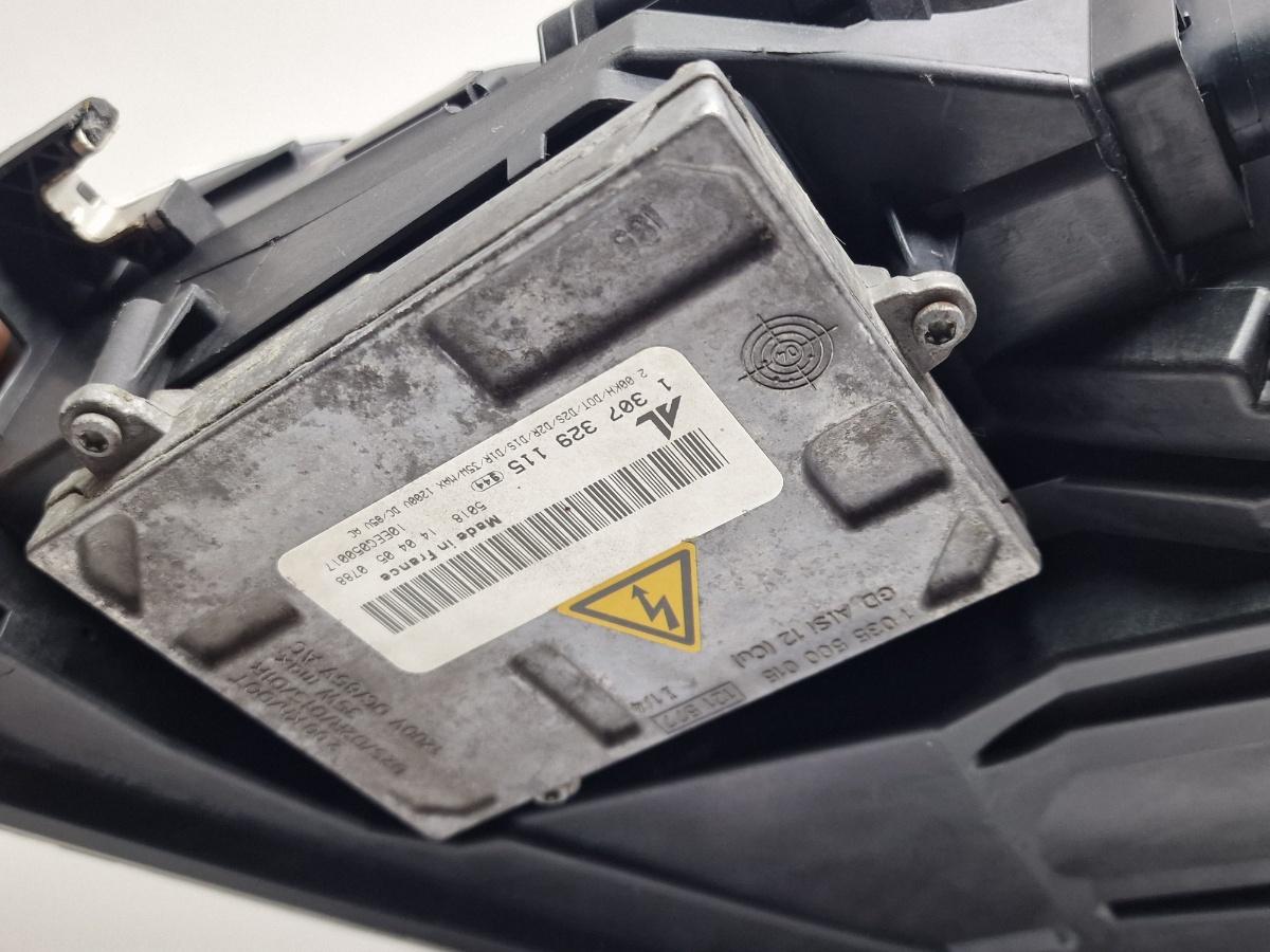 Far xenon dreapta AUDI A4 III 8EC, B7 2004 - 2008 2.0 TDI BPW 8E0941030BM