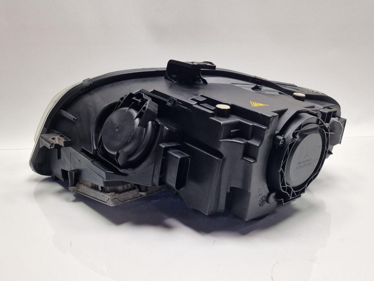 Far xenon dreapta AUDI A4 III 8EC, B7 2004 - 2008 2.0 TDI BPW 8E0941030BM