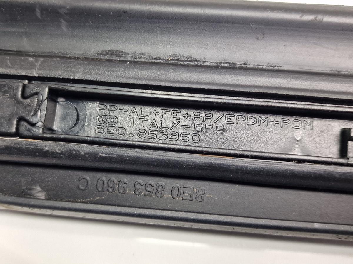 Bandou inferior usa dreapta fata AUDI A4 III 8EC, B7 2004 - 2008 negru LZ9Y 8E0853960C