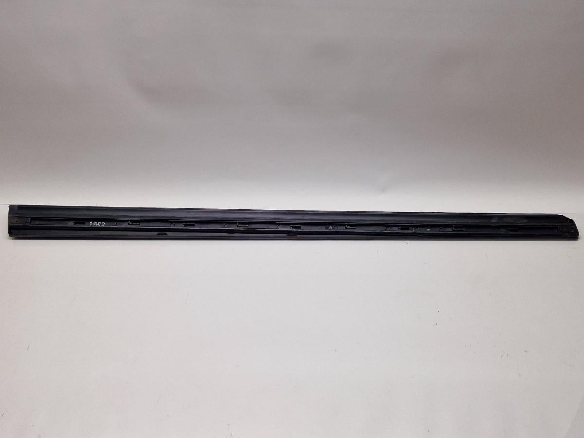 Bandou inferior usa dreapta fata AUDI A4 III 8EC, B7 2004 - 2008 negru LZ9Y 8E0853960C