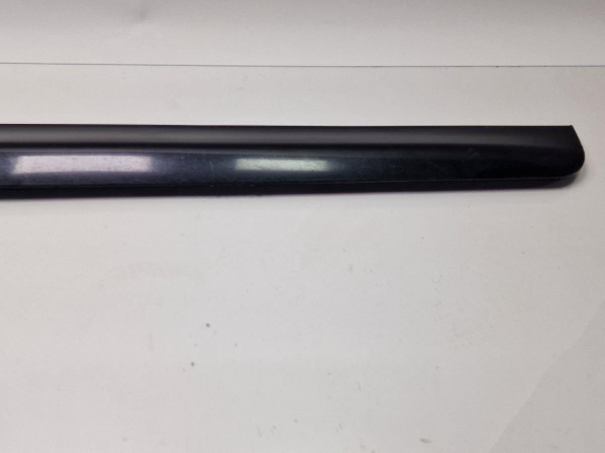 Bandou inferior usa dreapta fata AUDI A4 III 8EC, B7 2004 - 2008 negru LZ9Y 8E0853960C