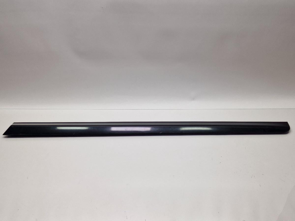Bandou inferior usa dreapta fata AUDI A4 III 8EC, B7 2004 - 2008 negru LZ9Y 8E0853960C