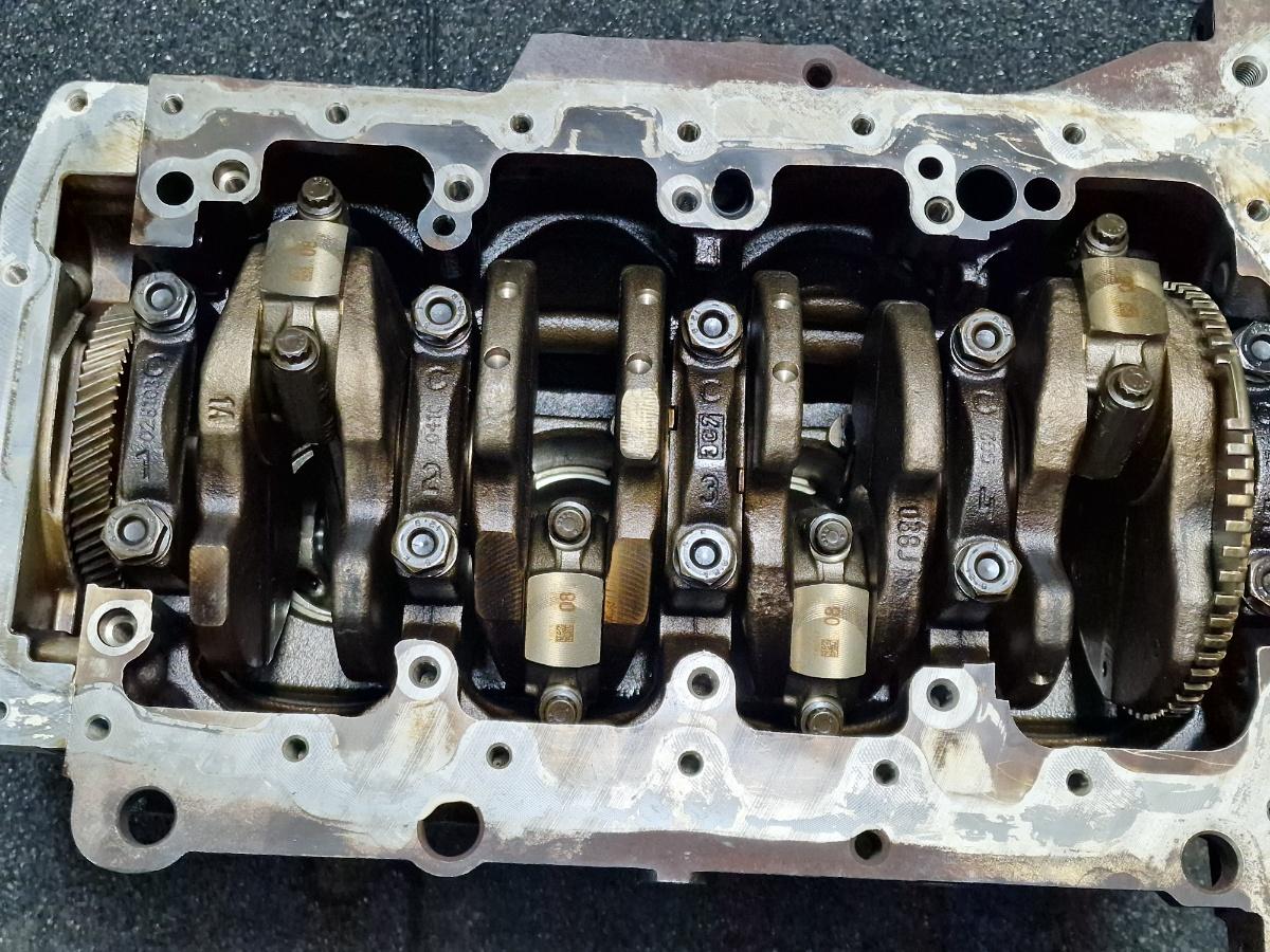 Bloc motor ambielat AUDI A4 III 8EC, B7 2004 - 2008 2.0 TDI BPW 03G021T