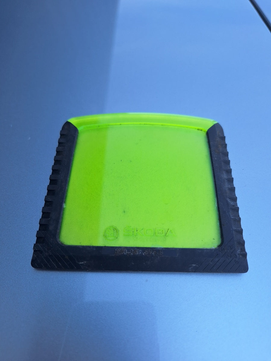 Ice scraper in tank flap SKODA KAMIQ [ 2018 -> ] 1.5 TSI ACT EVO DPCA 5E0867575B