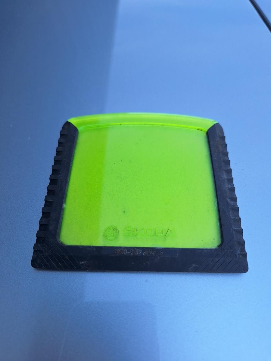Ice scraper in tank flap SKODA KAMIQ [ 2018 -> ] 1.5 TSI ACT EVO DPCA 5E0867575B