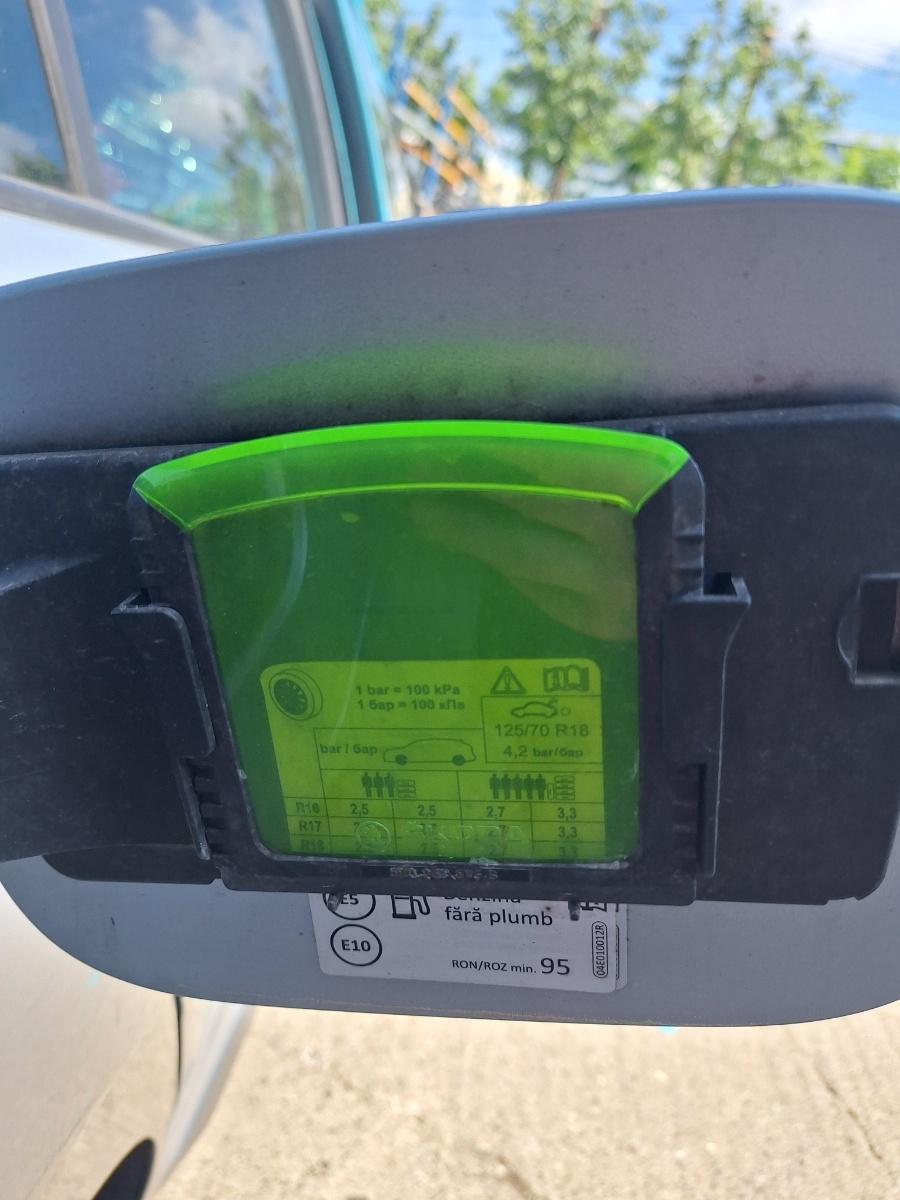 Ice scraper in tank flap SKODA KAMIQ [ 2018 -> ] 1.5 TSI ACT EVO DPCA 5E0867575B