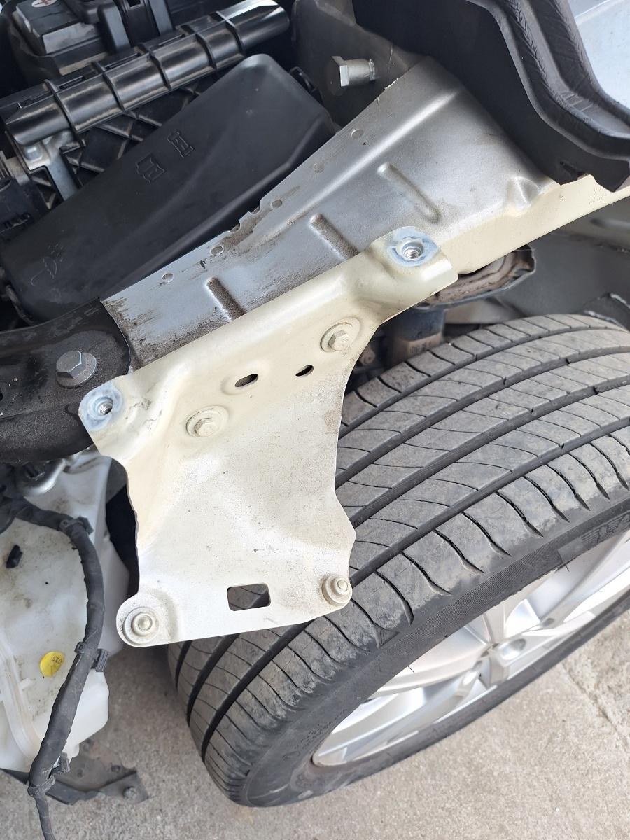 Suport de fixare aripa stanga SKODA KAMIQ [ 2018 -> ] 1.5 TSI ACT EVO DPCA 658821227A