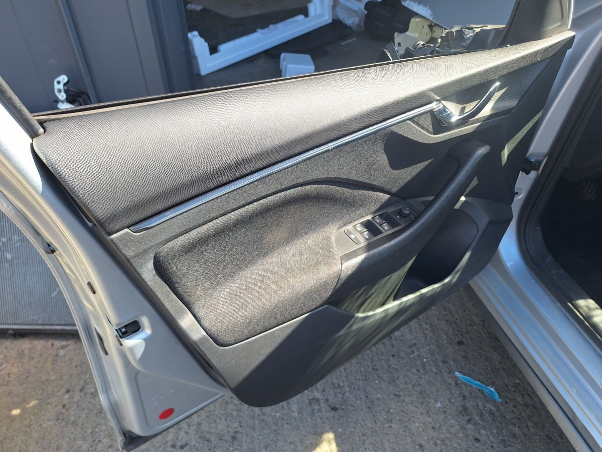 Tapiterie panou portiera fata stanga SKODA KAMIQ [ 2018 -> ] 1.5 TSI ACT EVO DPCA