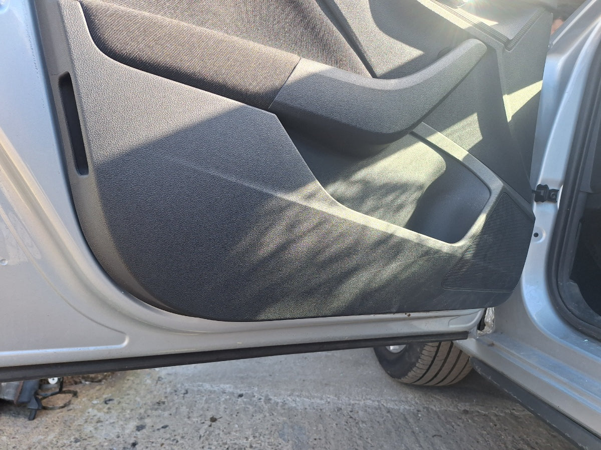 Tapiterie panou portiera fata stanga SKODA KAMIQ [ 2018 -> ] 1.5 TSI ACT EVO DPCA