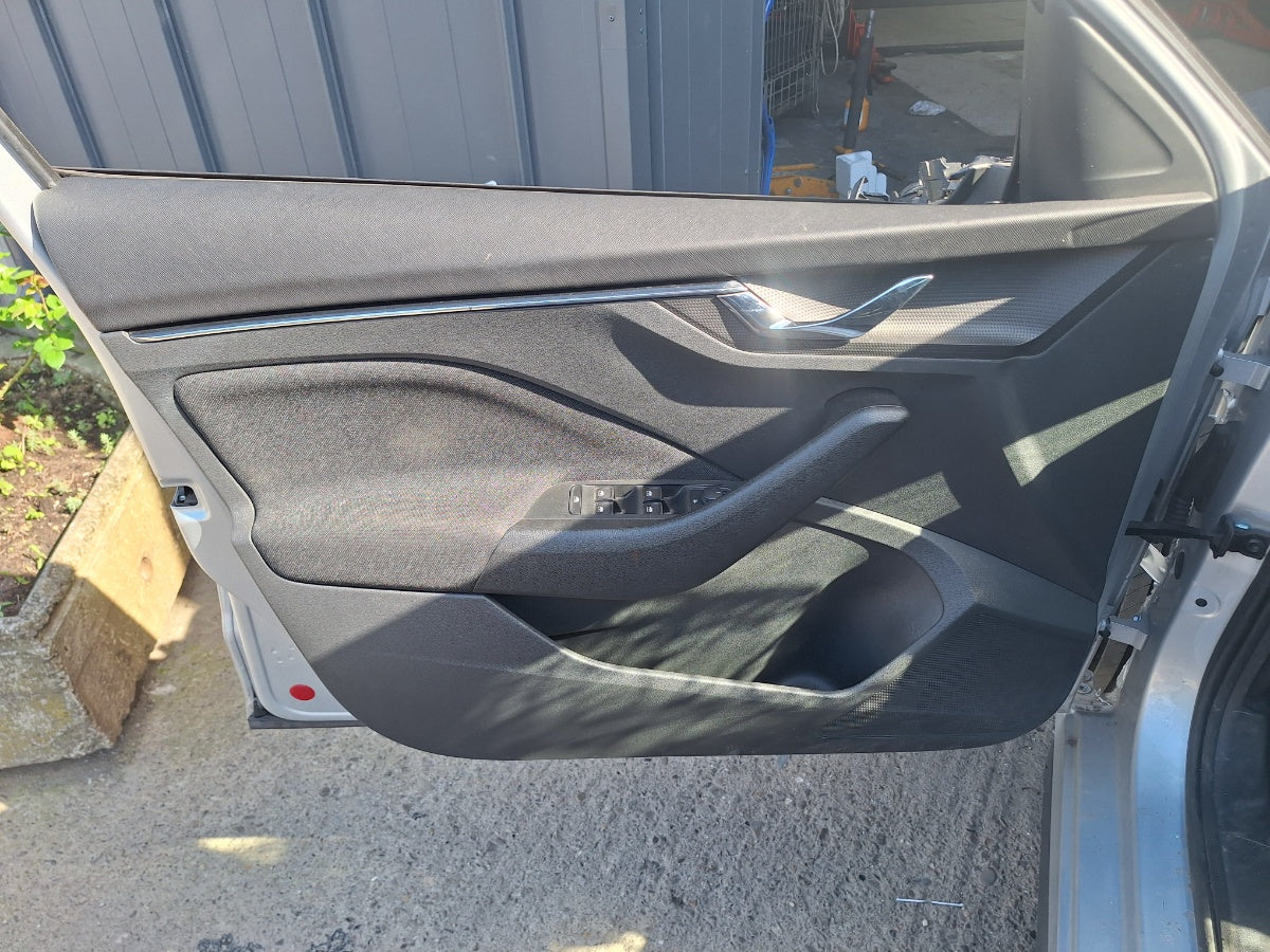 Tapiterie panou portiera fata stanga SKODA KAMIQ [ 2018 -> ] 1.5 TSI ACT EVO DPCA