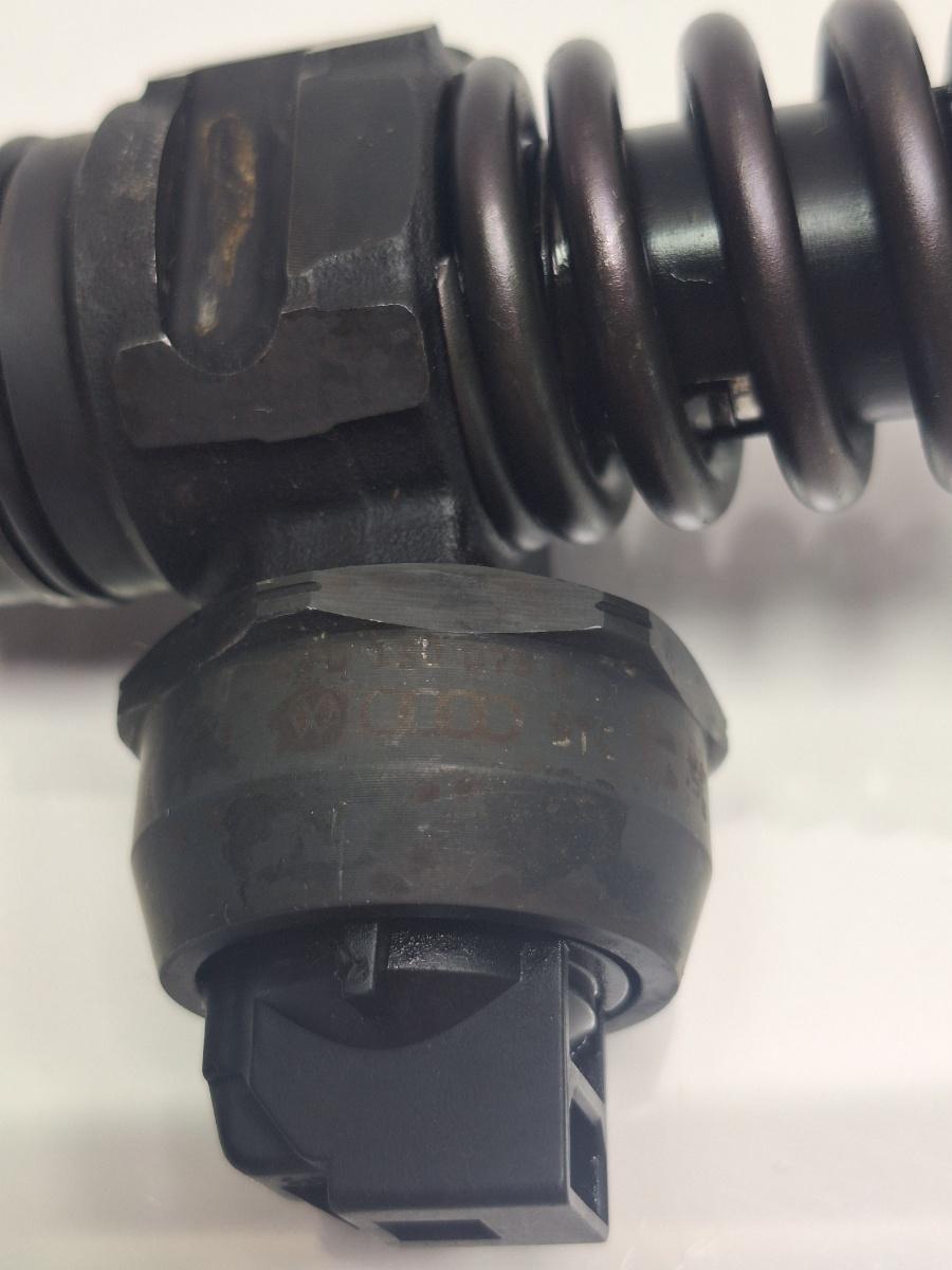 Injector 2.5 R5 TDI BAC, BPE BOSCH 0414720226 070130073N , BPT , BR VOLKSWAGEN TOUAREG 7LA, 7L6, 7L7 2002 - 2013