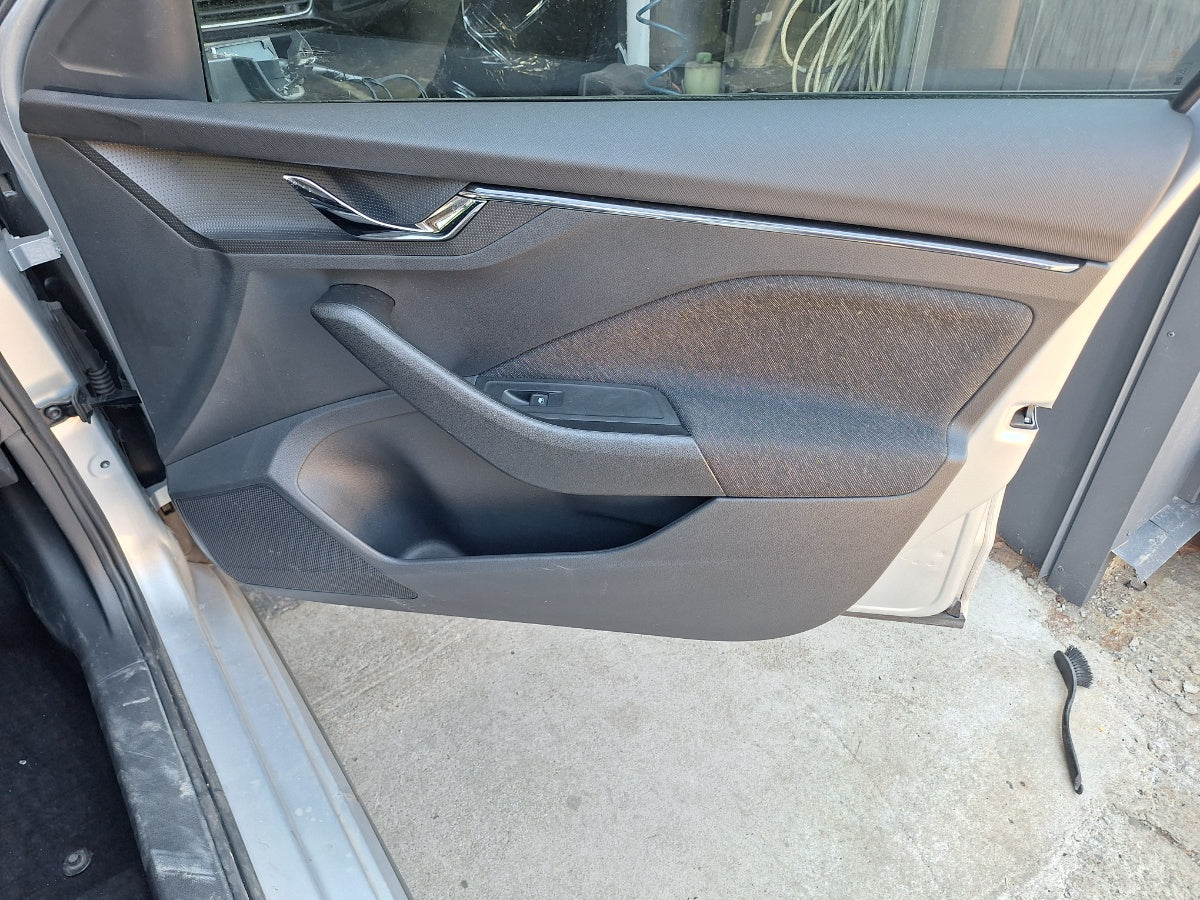 Tapiterie panou portiera fata dreapta SKODA KAMIQ [ 2018 -> ] cu defect - vezi poze