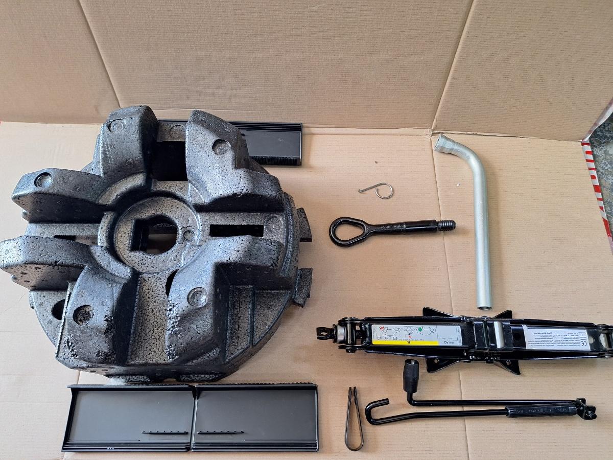 Trusa de scule completa cu cric cheie spuma SKODA KAMIQ 2018 - 2025 657012115A