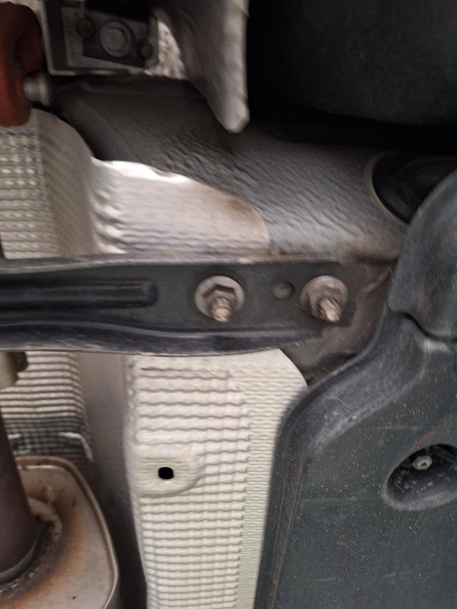 Traversa tunel spate SKODA KAMIQ [ 2018 -> ] 1.5 TSI ACT EVO DPCA 2Q0802128