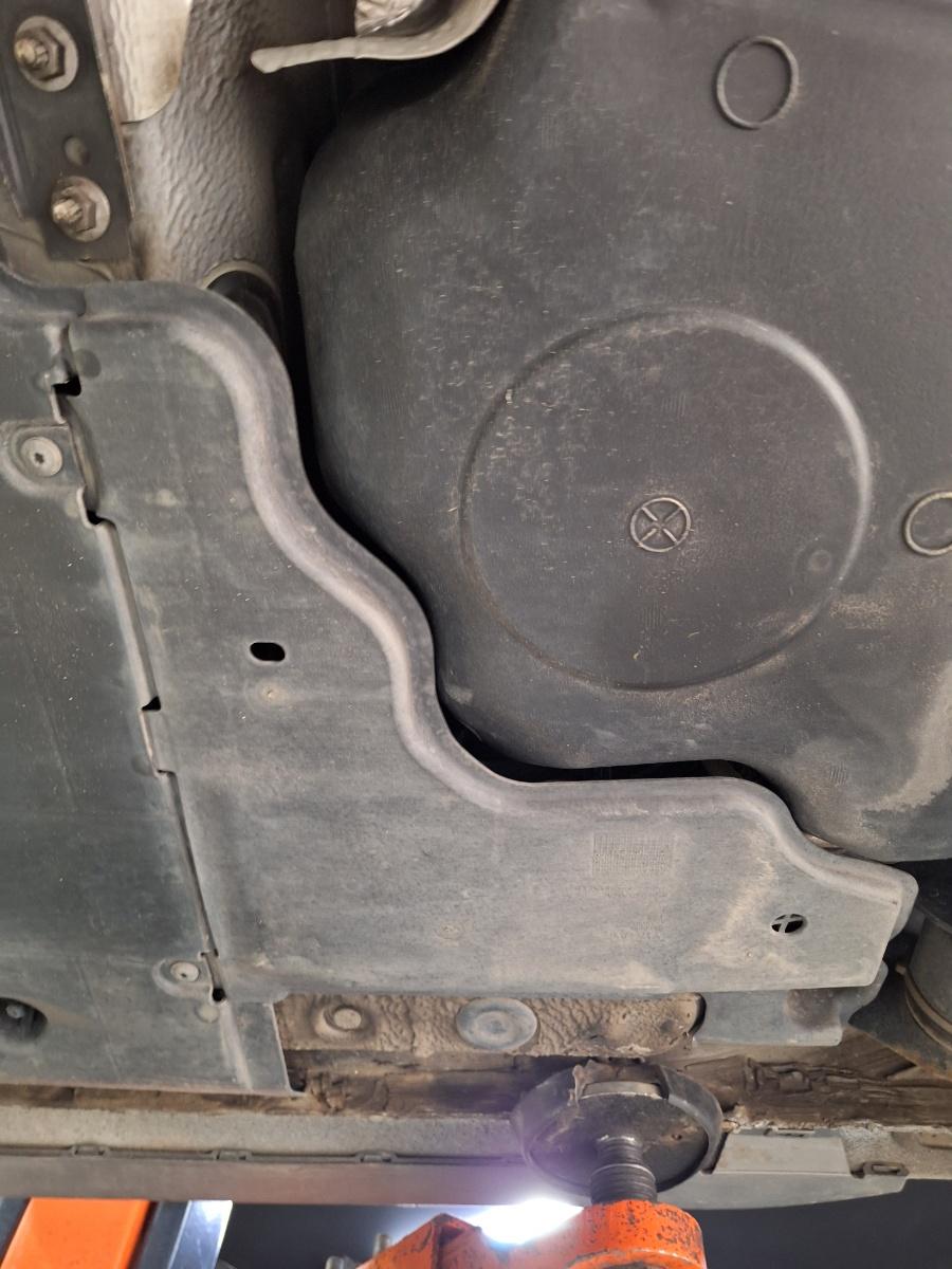 Scut de protectie sub caroserie dreapta spate SKODA KAMIQ [ 2018 -> ] 1.5 TSI ACT EVO DPCA 2Q0825102A