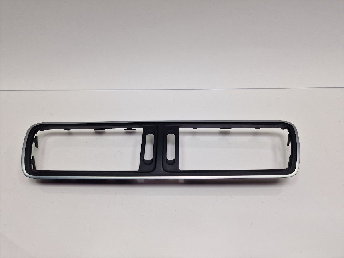 Rama grila ventilatie centrala VOLKSWAGEN PASSAT 362 2010 - 2014 2.0 TDI CFFB 3AC819728A