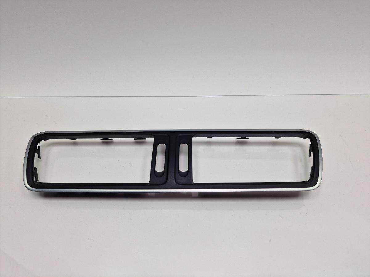 Rama grila ventilatie centrala VOLKSWAGEN PASSAT 362 2010 - 2014 2.0 TDI CFFB 3AC819728A