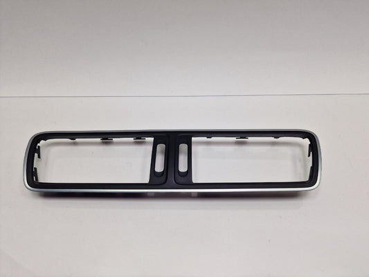 Rama grila ventilatie centrala VOLKSWAGEN PASSAT 362 2010 - 2014 2.0 TDI CFFB 3AC819728A