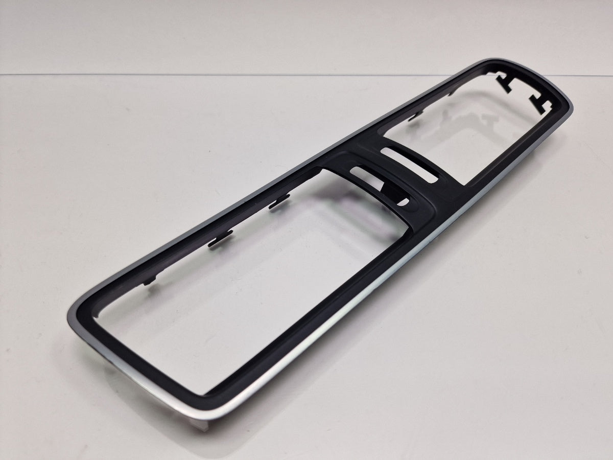 Rama grila ventilatie centrala VOLKSWAGEN PASSAT 362 2010 - 2014 2.0 TDI CFFB 3AC819728A